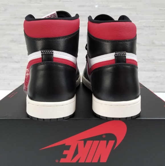 🛑SOLD🛑New JORDAN 1 Retro High OG Sneakers - Picture 4 of 8